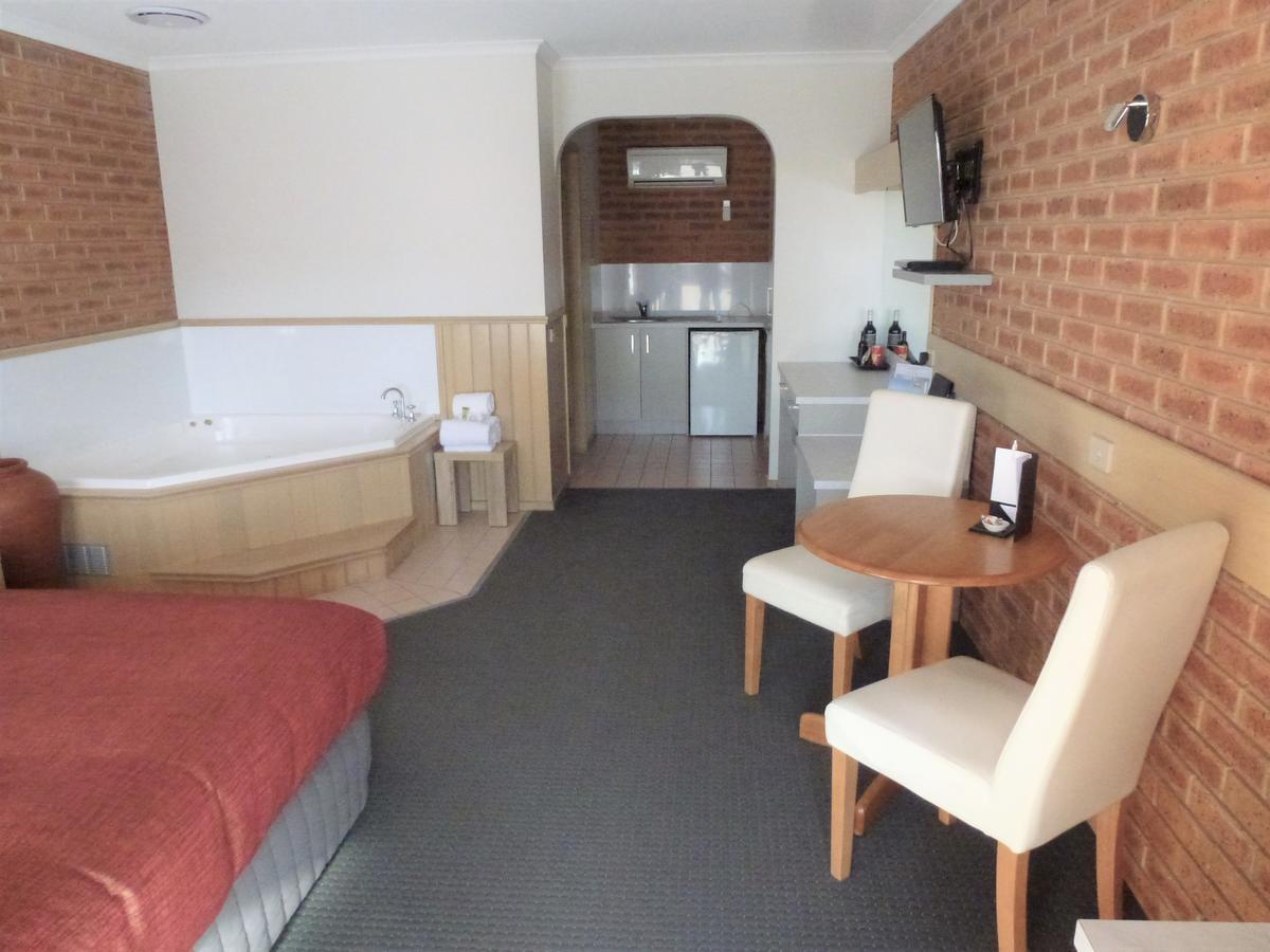 Colonial Motor Inn Bairnsdale Golden Chain Property المظهر الخارجي الصورة