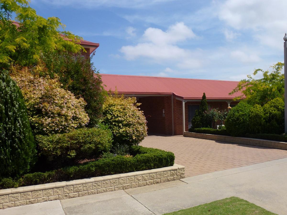 Colonial Motor Inn Bairnsdale Golden Chain Property المظهر الخارجي الصورة