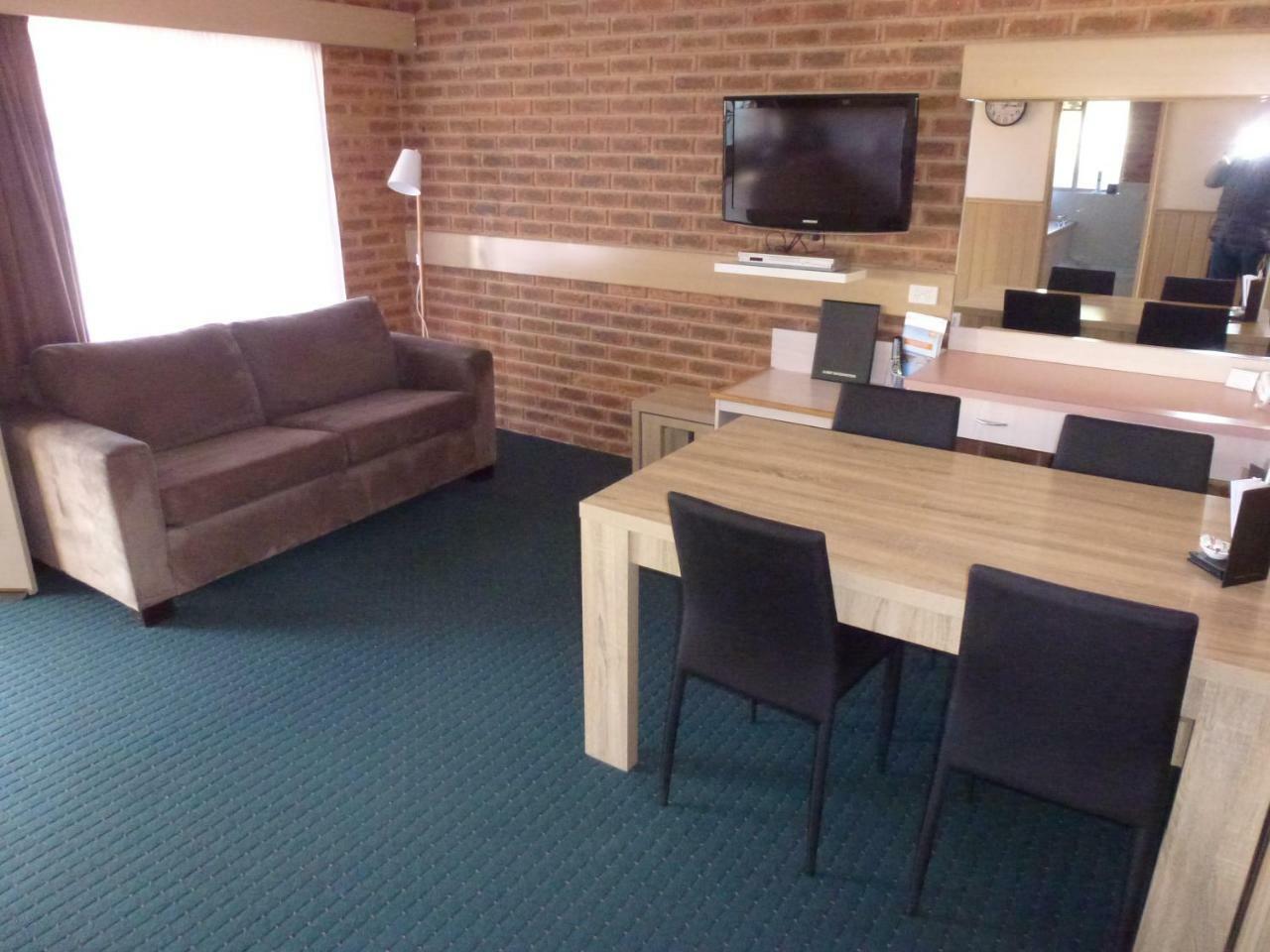 Colonial Motor Inn Bairnsdale Golden Chain Property المظهر الخارجي الصورة