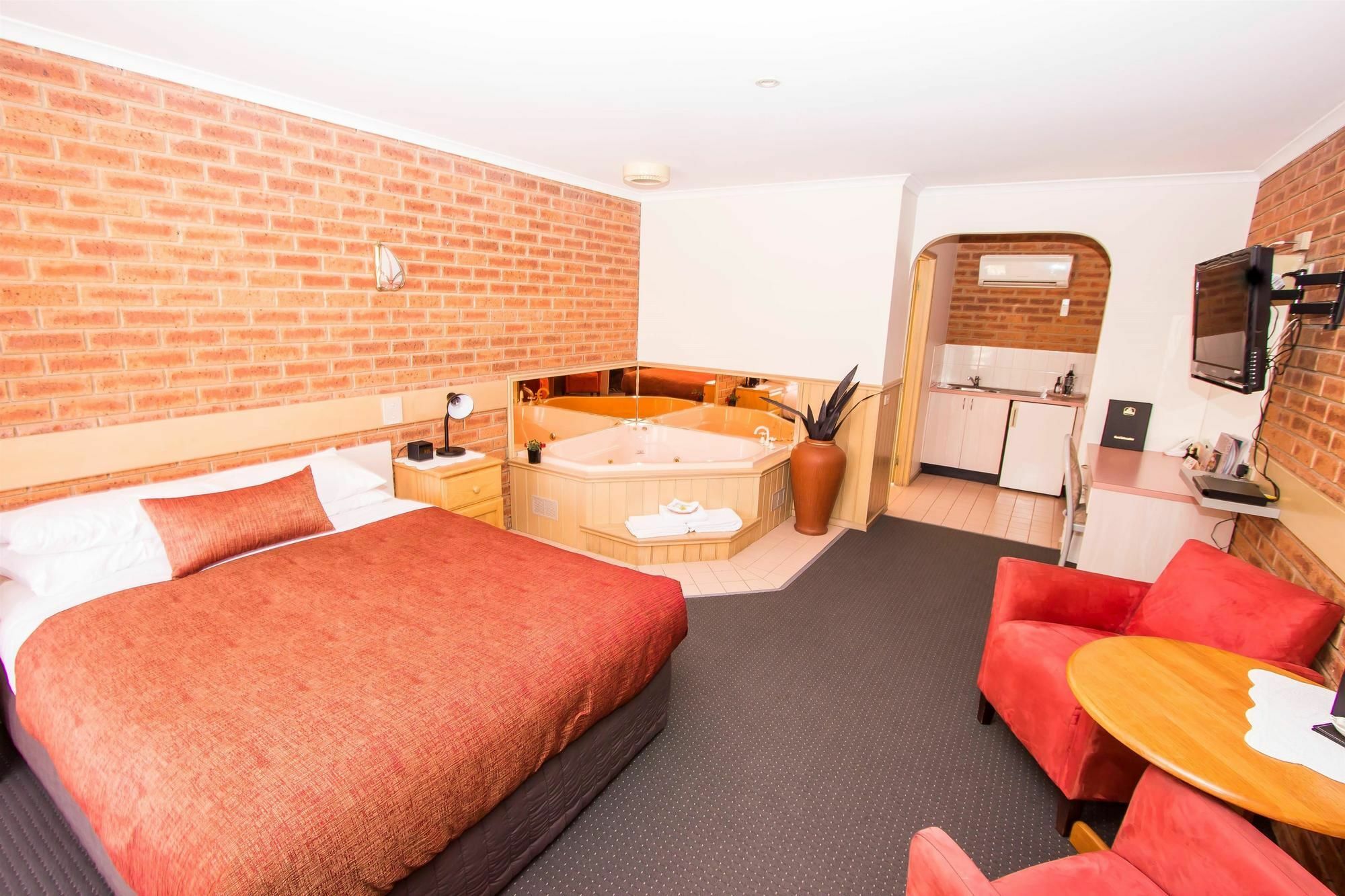 Colonial Motor Inn Bairnsdale Golden Chain Property المظهر الخارجي الصورة